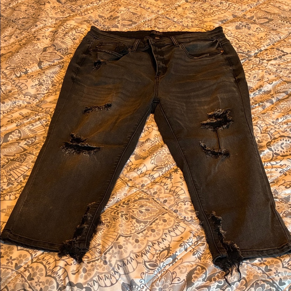 Judy Blue Black Distressed Cropped Jeans
